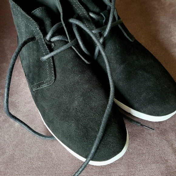 UGG Australia Black Suede Chukka Boots Size 9 - Picture 10 of 10